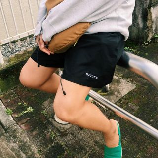 ホリデイ(holiday)のHOLIDAY OFFICE GYM shorts ブラック COBRA L(ショートパンツ)