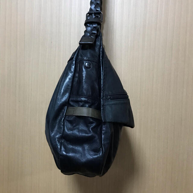 ZER(ゼットイーアール)の日本製　ZERショルダーバッグ　本革　美品　Ｄｉｖｉｓｉｏｎ　零 メンズのバッグ(ショルダーバッグ)の商品写真