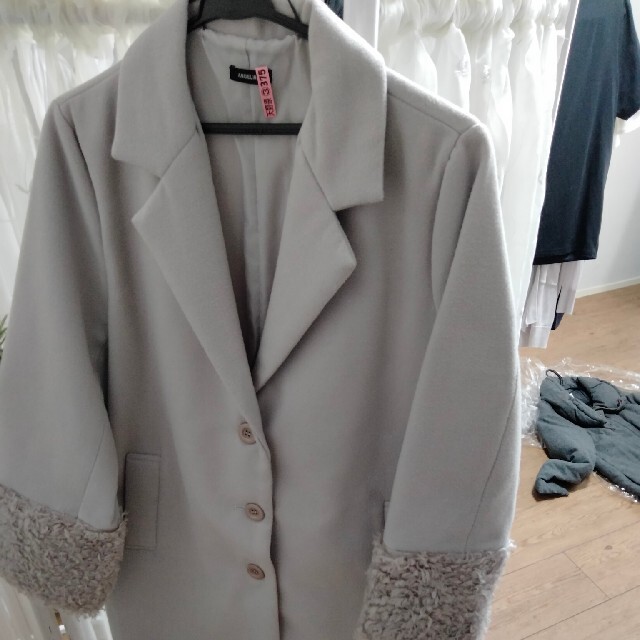 数回着用のみ　ザラ　ZARA  コート オフホワイト　おまけコート付 レディースのジャケット/アウター(ロングコート)の商品写真