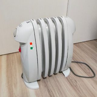 デロンギ(DeLonghi)のデロンギ ミニオイルヒーターDeLonghi(オイルヒーター)