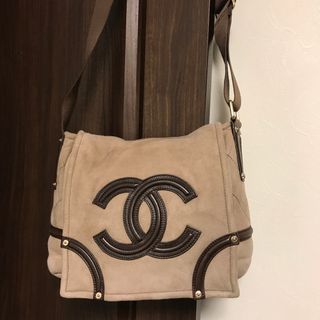 中々ないデザインですCHANEL ♡ ムートンメッセンジャー - バッグ