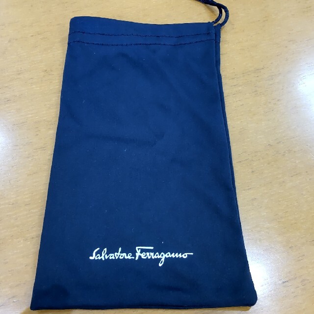 Salvatore Ferragamo(サルヴァトーレフェラガモ)のフェラガモ純正メガネケース新品未使用 レディースのファッション小物(サングラス/メガネ)の商品写真