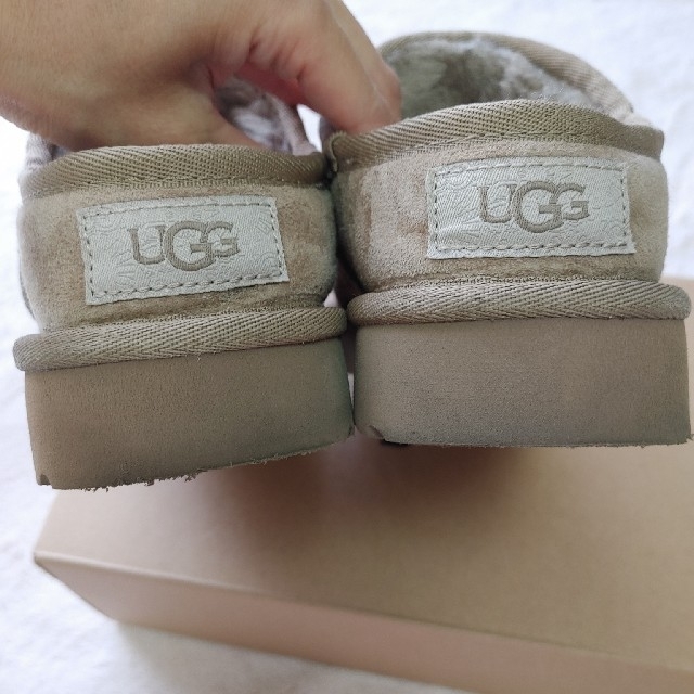 FRAMeWORK(フレームワーク)のフレームワーク　UGG クラシックスリッパ　24 レディースの靴/シューズ(スリッポン/モカシン)の商品写真