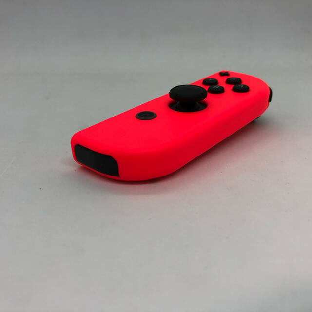 Nintendo Switch(ニンテンドースイッチ)のJoy-Con（ネオンレッド） エンタメ/ホビーのゲームソフト/ゲーム機本体(その他)の商品写真