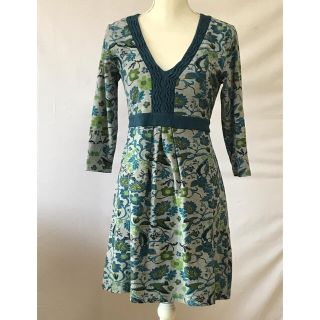 ローラアシュレイ(LAURA ASHLEY)の美品ローラアシュレイ花柄ジャージー紐リボン付きワンピース、サイズUSA6、M(ひざ丈ワンピース)