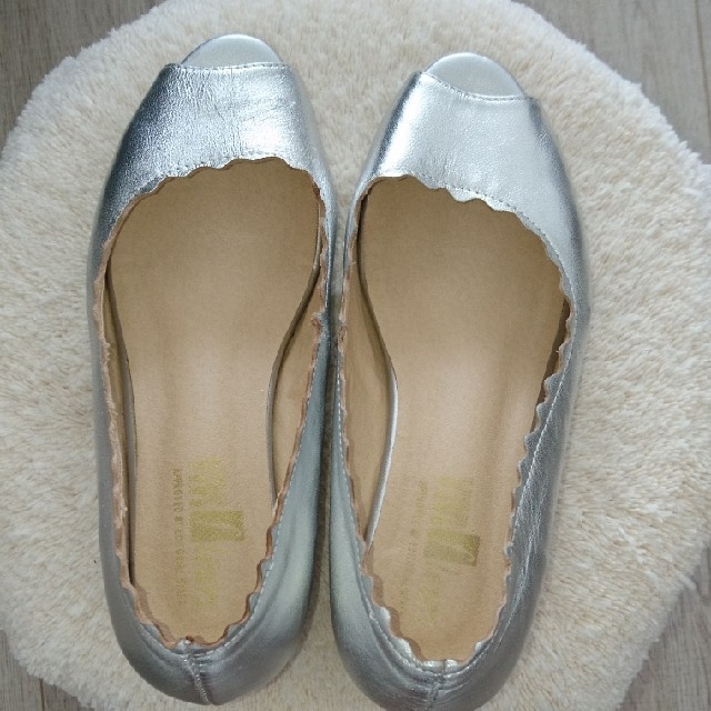 値下げ シルバーサンダル 24,5㎝ レディースの靴/シューズ(サンダル)の商品写真