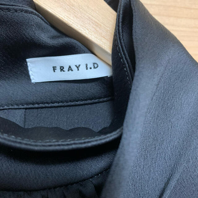 FRAY I.D(フレイアイディー)の美品　ラッフルスリーブボウタイブラウス レディースのトップス(シャツ/ブラウス(半袖/袖なし))の商品写真