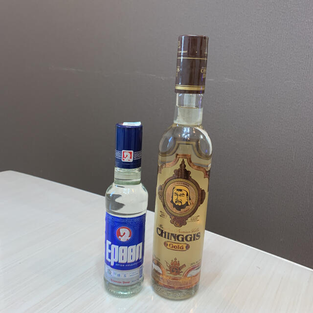 モンゴルウォッカ　チンギスゴールド 食品/飲料/酒の酒(その他)の商品写真