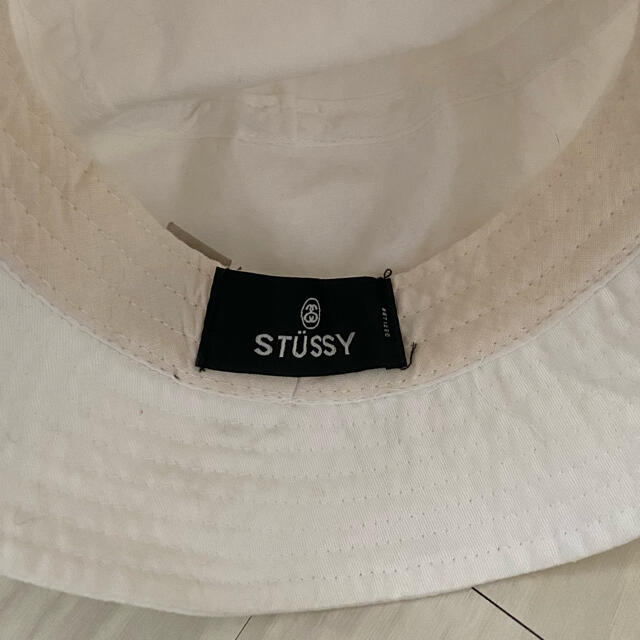 STUSSY(ステューシー)のSTUSSY バケットハット 白 レディースの帽子(ハット)の商品写真