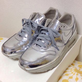 ナイキ(NIKE)のNIKE AIRMAX1シルバー24.5(スニーカー)