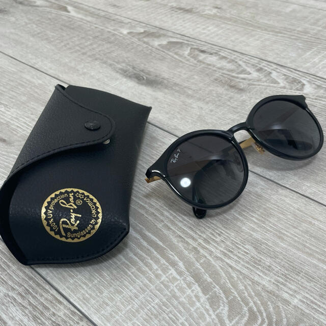 Ray-Ban(レイバン)のレイバン　ブラック　サングラス レディースのファッション小物(サングラス/メガネ)の商品写真