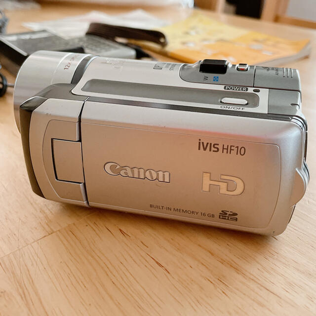 Canon(キヤノン)のフルハイビジョンビデオカメラ iVIS (アイビス) HF10  スマホ/家電/カメラのカメラ(ビデオカメラ)の商品写真