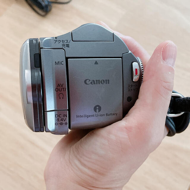 Canon(キヤノン)のフルハイビジョンビデオカメラ iVIS (アイビス) HF10  スマホ/家電/カメラのカメラ(ビデオカメラ)の商品写真