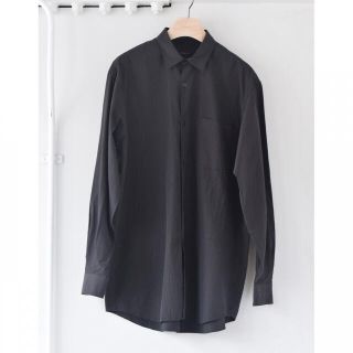 コモリ(COMOLI)の【19ss/希少品】comoli シャツ ブラック サイズ 3(シャツ)