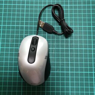 エレコム(ELECOM)のELECOM  有線USBマウス（シルバー）(PC周辺機器)