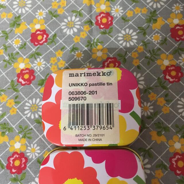 marimekko(マリメッコ)のキマラ様ご購入予定の商品です。マリメッコ 13  ウニッコ ティン缶 インテリア/住まい/日用品のインテリア小物(小物入れ)の商品写真