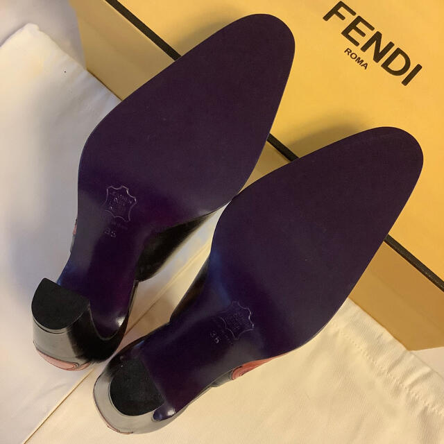 FENDI(フェンディ)の新品!フェンディ 超絶チゼルトゥ バックストラップ 22㎝ レディースの靴/シューズ(サンダル)の商品写真