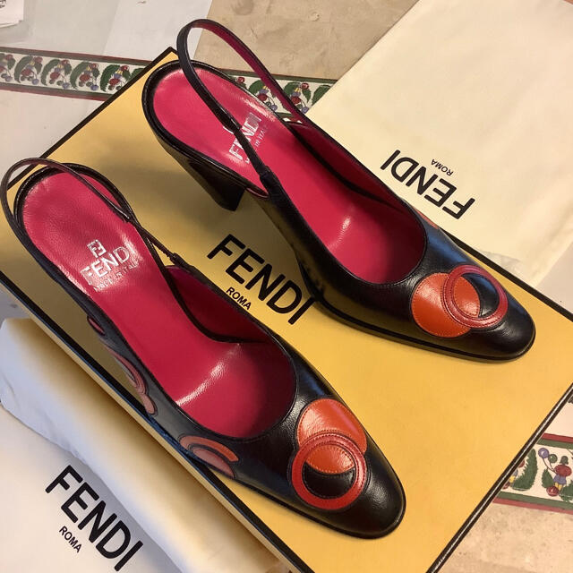 FENDI(フェンディ)の新品!フェンディ 超絶チゼルトゥ バックストラップ 22㎝ レディースの靴/シューズ(サンダル)の商品写真