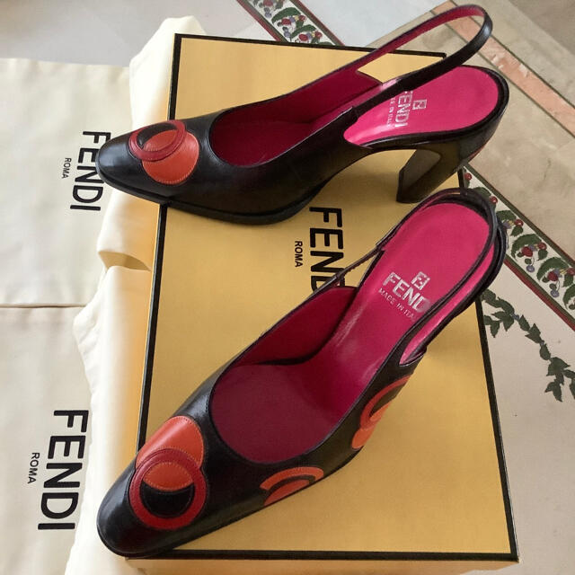 FENDI(フェンディ)の新品!フェンディ 超絶チゼルトゥ バックストラップ 22㎝ レディースの靴/シューズ(サンダル)の商品写真