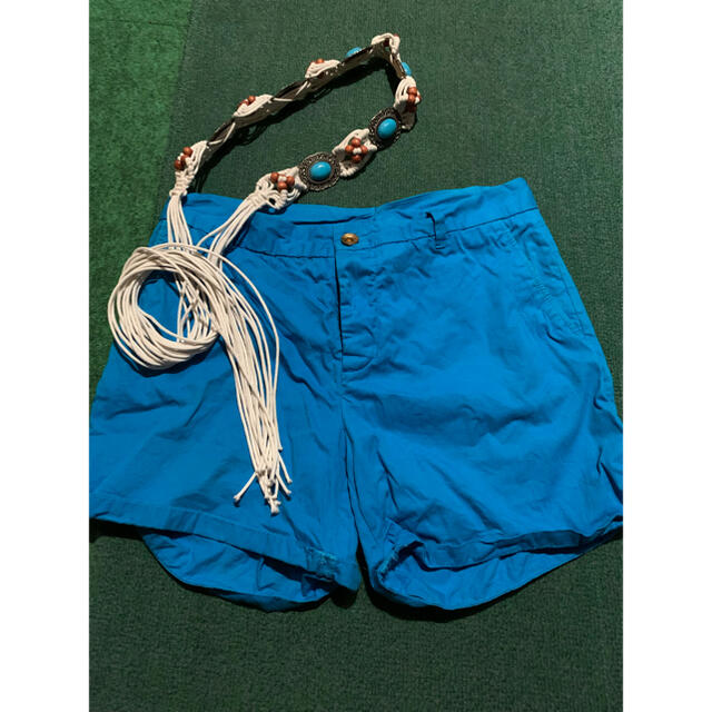 ZARA(ザラ)のZARA ターコイズブルーショートパンツ　Lサイズベルト付き レディースのパンツ(ショートパンツ)の商品写真