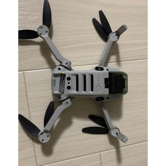 【値下げ】【美品】DJI Mavic mini fly moreコンボ エンタメ/ホビーのおもちゃ/ぬいぐるみ(ホビーラジコン)の商品写真