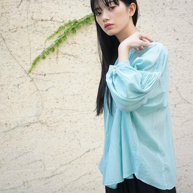 【期間限定　お値下げ❗️】スズキタカユキ puff-sleeve blouse