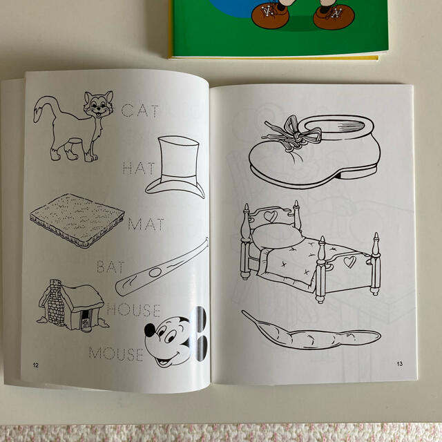 DWE  アクティビティブック　4冊セット　ディズニー キッズ/ベビー/マタニティのおもちゃ(知育玩具)の商品写真