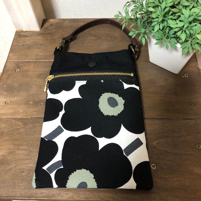 marimekko(マリメッコ)のスマホケース　スマホポーチ　かわいい！　ハンドメイド　マリメッコ  ウニッコ ハンドメイドのファッション小物(ポーチ)の商品写真