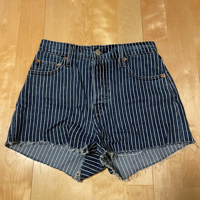 Levi's(リーバイス)の【Levi’s(R) x Stranger Things】デニムショートパンツ レディースのパンツ(ショートパンツ)の商品写真