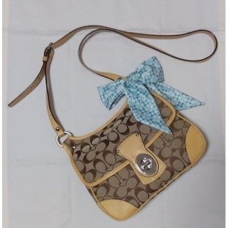 COACH - コーチ☆リボン付きシグネチャーショルダーバッグの通販 COACH - コーチ☆リボン付きシグネチャーショルダーバッグの通販