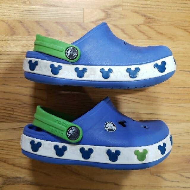 crocs(クロックス)のcrocs　クロックス　キッズサンダル　ディズニー キッズ/ベビー/マタニティのキッズ靴/シューズ(15cm~)(サンダル)の商品写真