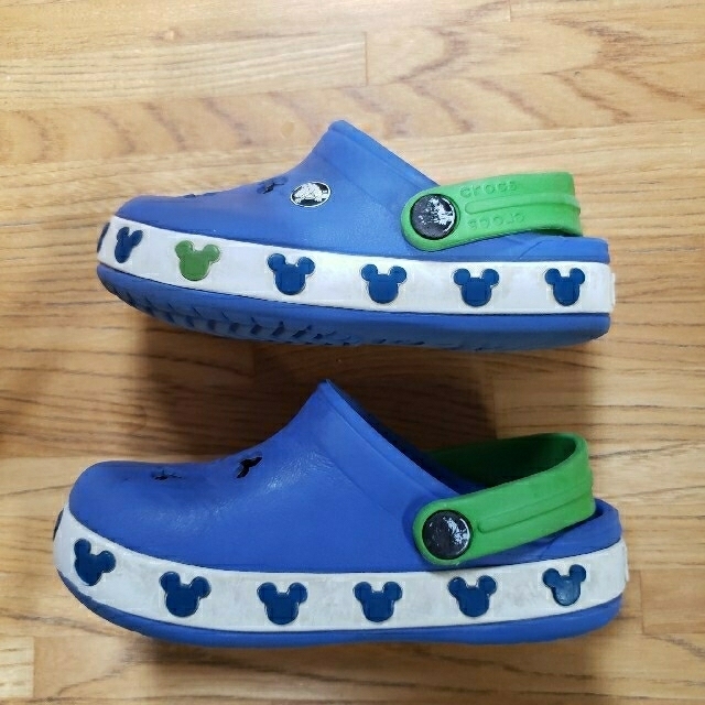 crocs(クロックス)のcrocs　クロックス　キッズサンダル　ディズニー キッズ/ベビー/マタニティのキッズ靴/シューズ(15cm~)(サンダル)の商品写真