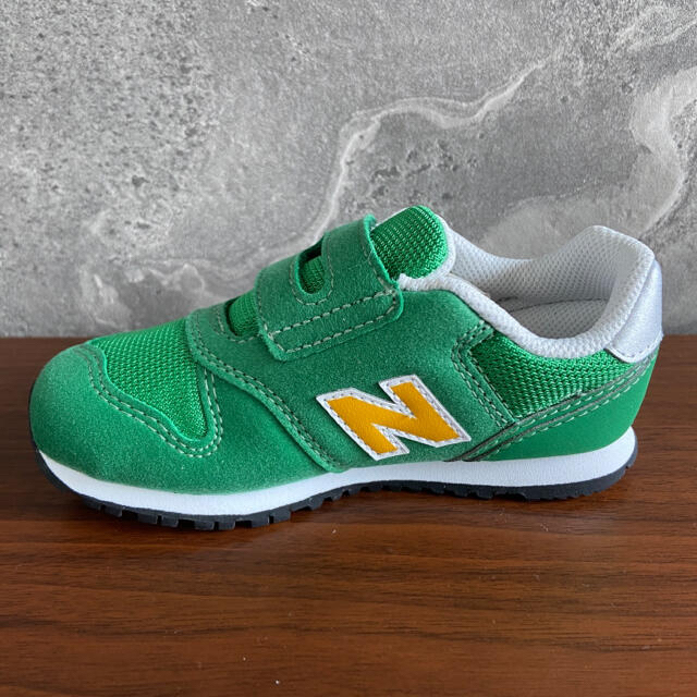 New Balance(ニューバランス)の【新品】14センチ グリーン×イエロー　ニューバランス　スニーカー キッズ/ベビー/マタニティのベビー靴/シューズ(~14cm)(スニーカー)の商品写真