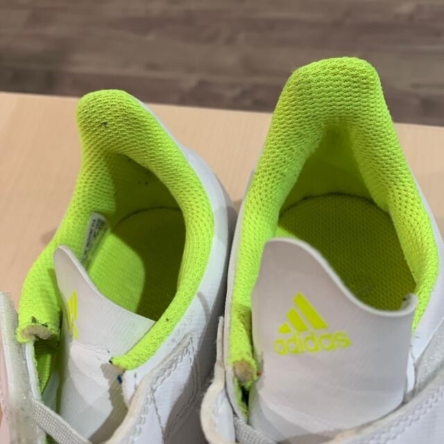 adidas(アディダス)のキッズ　サッカーシューズ キッズ/ベビー/マタニティのキッズ靴/シューズ(15cm~)(スニーカー)の商品写真