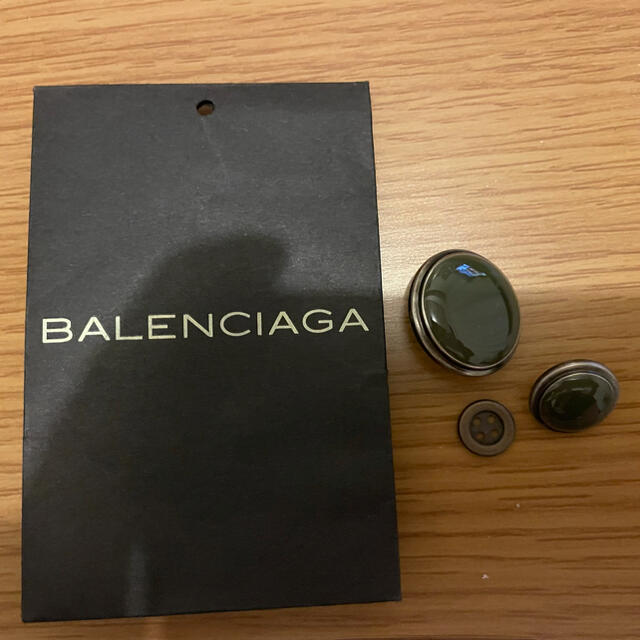 Balenciaga(バレンシアガ)のバレンシアガ　ボタン ハンドメイドの素材/材料(各種パーツ)の商品写真