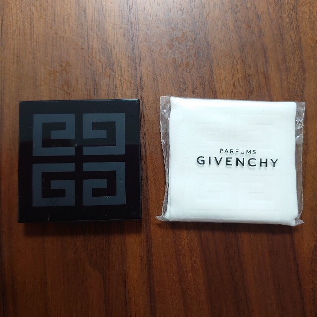 GIVENCHY(ジバンシィ)のGIVENCHY　ミラー　２枚 レディースのファッション小物(ミラー)の商品写真