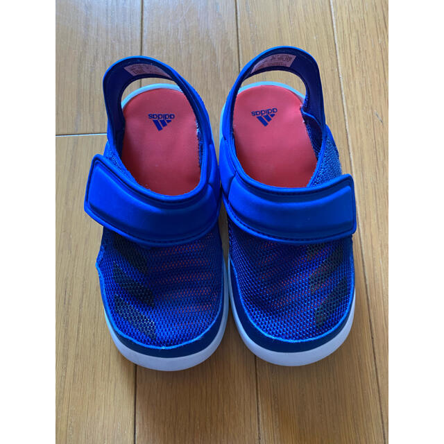 adidas(アディダス)のアディダス　キッズ　サンダル キッズ/ベビー/マタニティのキッズ靴/シューズ(15cm~)(サンダル)の商品写真