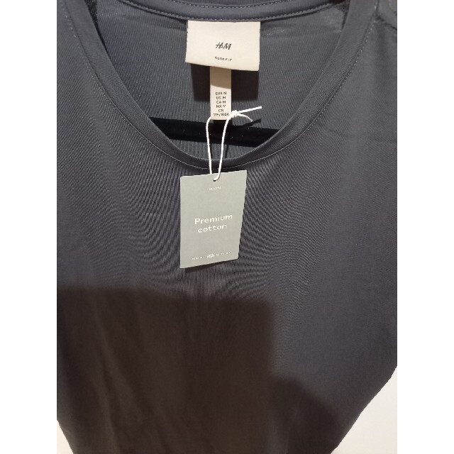 H&M(エイチアンドエム)のH&M slimfit Tシャツ(ヘザーグレー、Mサイズ) メンズのトップス(Tシャツ/カットソー(半袖/袖なし))の商品写真