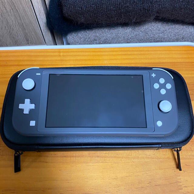 Nintendo Switch(ニンテンドースイッチ)のNintendo Switch LITE グレー エンタメ/ホビーのゲームソフト/ゲーム機本体(携帯用ゲーム機本体)の商品写真