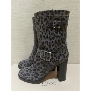 ジミーチュウ(JIMMY CHOO)の【美品】JIMMY CHOOジミーチュウ バックルベルトブーツ ヒョウ柄 グレー(ブーツ)