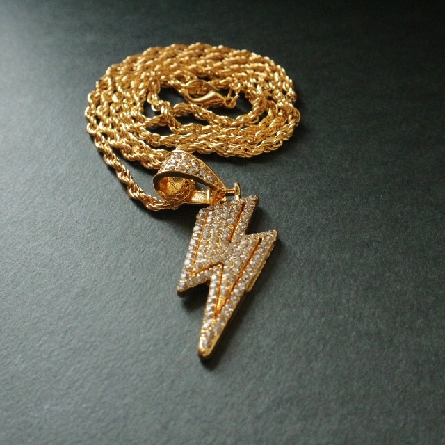 稲妻 雷 ゴールド czダイヤ ヒップホップ メンズのアクセサリー(ネックレス)の商品写真
