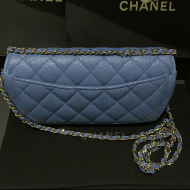 CHANEL(シャネル)の21’新作完売CHANEキャビアスキンゴールドココマークチェーンショルダーバッグ レディースのバッグ(ショルダーバッグ)の商品写真