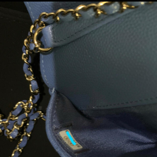 CHANEL(シャネル)の21’新作完売CHANEキャビアスキンゴールドココマークチェーンショルダーバッグ レディースのバッグ(ショルダーバッグ)の商品写真