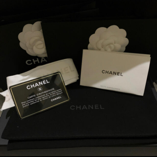 CHANEL(シャネル)の21’新作完売CHANEキャビアスキンゴールドココマークチェーンショルダーバッグ レディースのバッグ(ショルダーバッグ)の商品写真