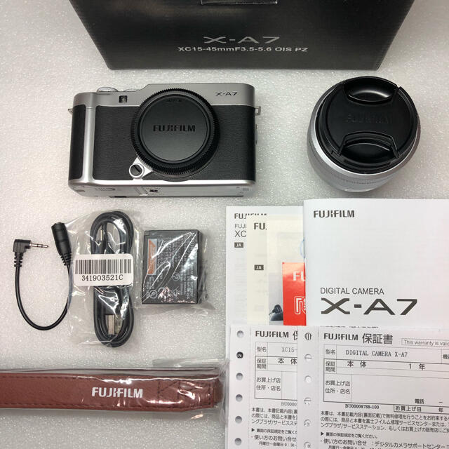 富士フイルム(フジフイルム)のFUJIFILM  X-A7レンズキット シルバー   スマホ/家電/カメラのカメラ(ミラーレス一眼)の商品写真