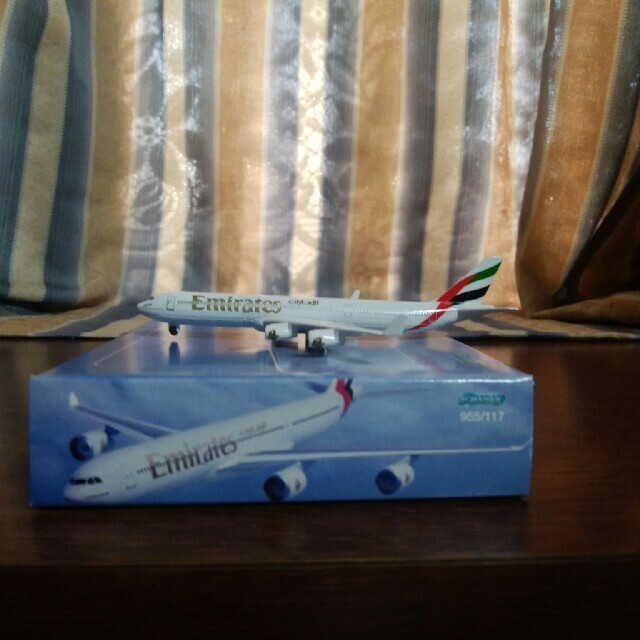 最安値挑戦! わけありschabak1/600エミレーツ航空A340 模型+