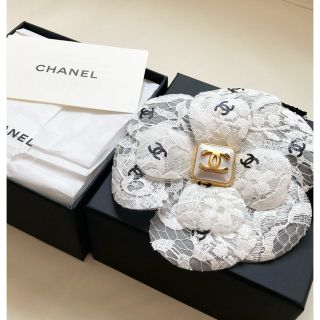 シャネル(CHANEL)のシャネル❤2020❤レースカメリア ブローチ(ブローチ/コサージュ)