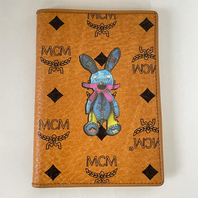 MCM(エムシーエム)のMCM パスポートホルダー レディースのファッション小物(パスケース/IDカードホルダー)の商品写真