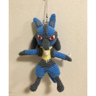 ポケモンのルカリオ風あみぐるみストラップ付きハンドメイド(あみぐるみ)