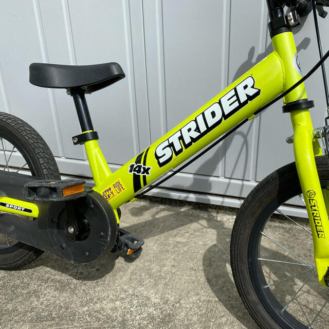 STRIDA(ストライダ)のストライダー　14x ライムイエロー キッズ/ベビー/マタニティの外出/移動用品(自転車)の商品写真